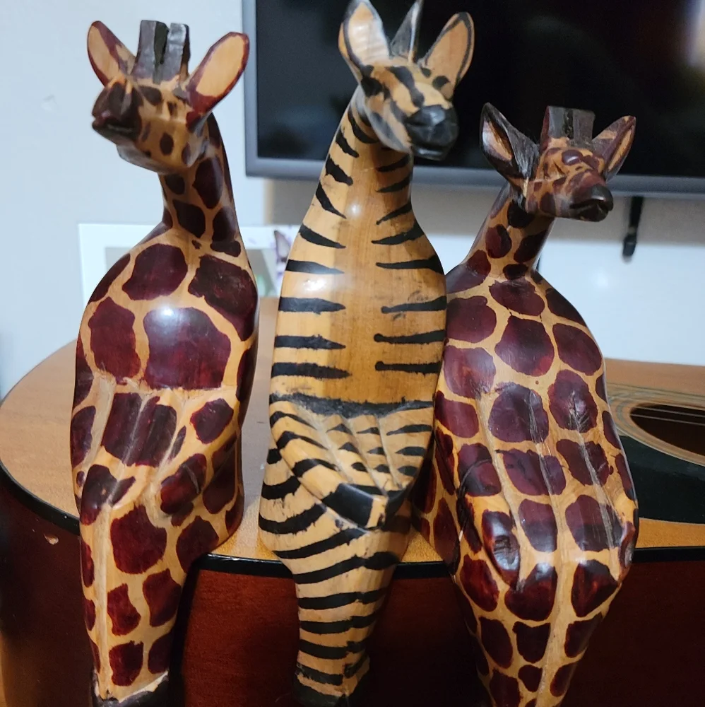 Vintage African wooden sitting animals. Set of 3 - Picture 3 of 10
